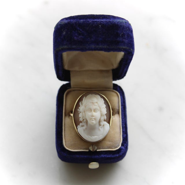 Late 20th Century Victorian High Relief Cameo of Young Maiden in 14k Gold Ring, Size 9.5 For Sale - Image 9 of 10