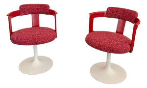1970s Pair of Mid-Century Modern Raspberry Tulip Accent Chairs by Daystrom