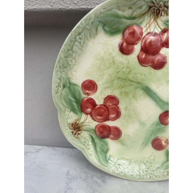 French Country 19th Century Majolica Cherries Plate Choisy Le Roi For Sale - Image 3 of 4