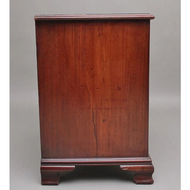 18th Century Mahogany Kneehole Desk, 1780s For Sale - Image 4 of 13