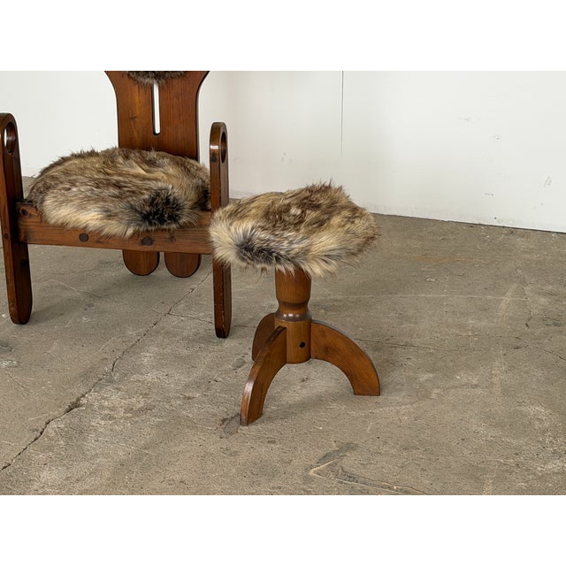 This stool is constructed in solid oak with a turned central column rising from three curved, arc-shaped feet. The feet...