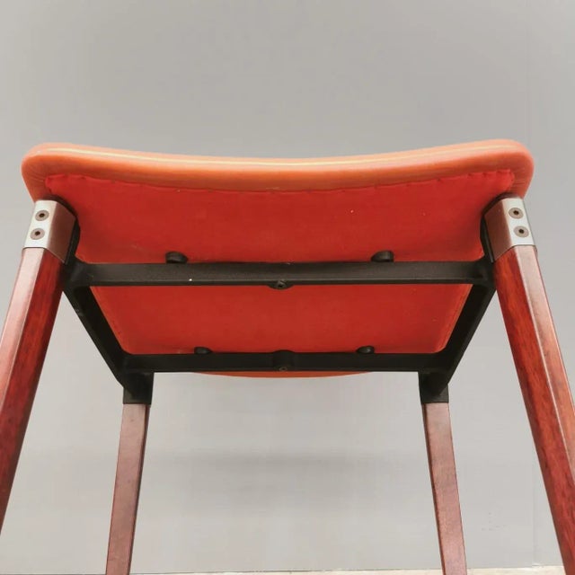 S82 Leather and Wood Chairs by Eugenio Gerli for Tecno, 1960s, Set of 4 For Sale - Image 6 of 8