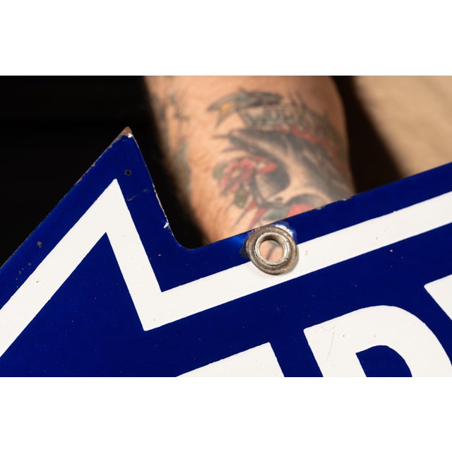 Mid 20th Century 1960s Double-Sided Porcelain "Service Entrance" Arrow Sign For Sale - Image 5 of 15