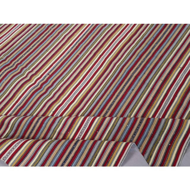 Textile Galerie Shabab Collection Mid-20th Century Turkish Flatweave Kilim Room Size Carpet For Sale - Image 7 of 8
