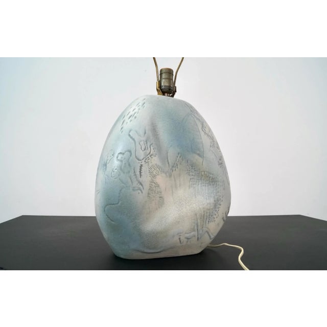1940’s Mid-Century Modern Undulating Ceramic Abstract Table Lamp For Sale In Los Angeles - Image 6 of 12