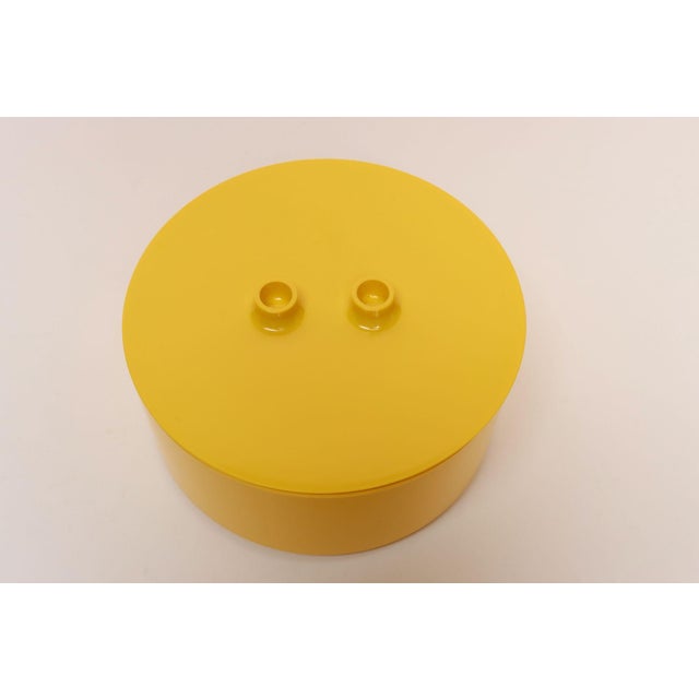 Massimo Vignelli 1970s Mid-Century Modern Yellow Melamine Lidded Serving Bowl by Massimo Vignelli for Heller For Sale - Image 4 of 10