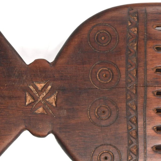 African Early 20th Century Nyamwezi Mwana Hiti Figural Comb Tanzania For Sale - Image 3 of 6