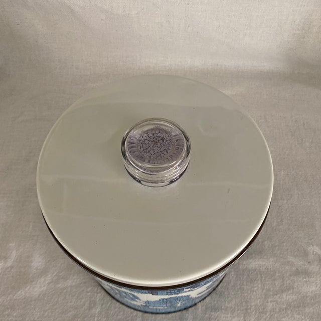 Blue Magic Knob Luce Corp Krispy Kan Tin Canister Featuring a Classic Blue Willow Pattern For Sale In Sacramento - Image 6 of 12