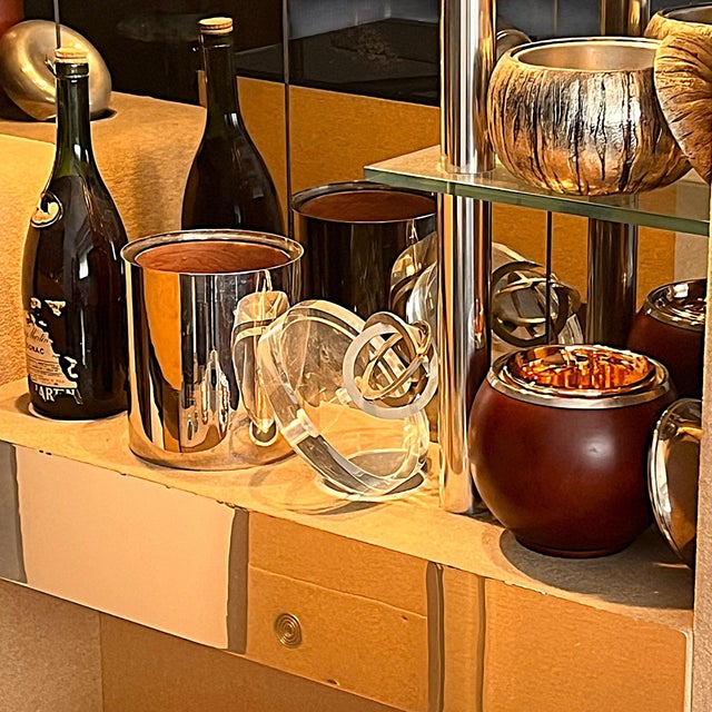 Italian Modern Dry Bar Unit with Mirror, Brass Accents and Stools, 1970s, Set of 3 For Sale - Image 4 of 15