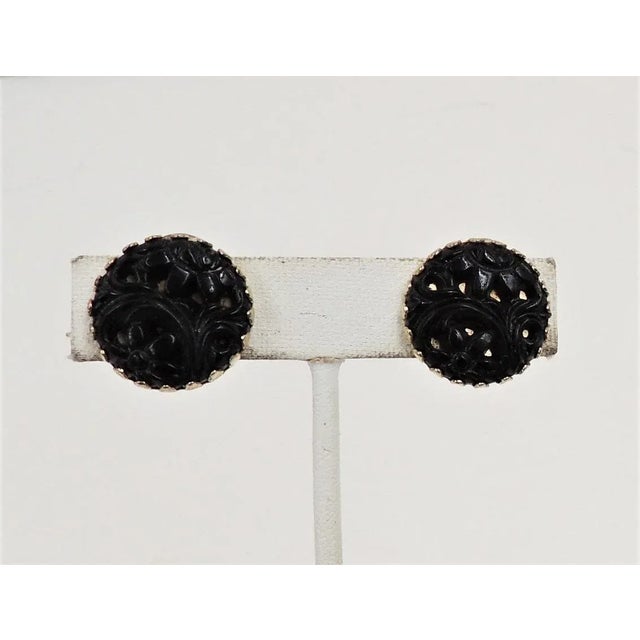 Vintage 1960s Napier Round Faux-Carved Onyx Clip Earrings - 2 Pieces For Sale In Philadelphia - Image 6 of 9