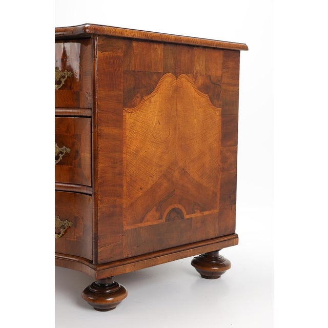 Baroque Chest of Drawers in Walnut, 1760 For Sale - Image 9 of 12