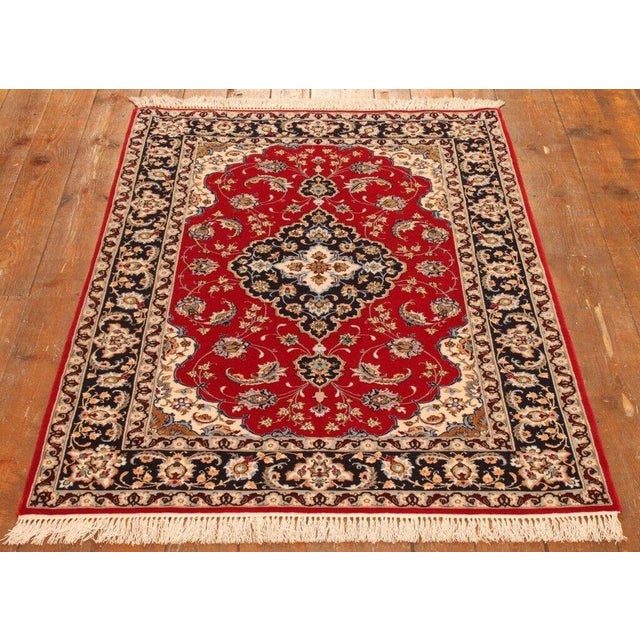 Middle Eastern Rug in Wool For Sale - Image 4 of 11