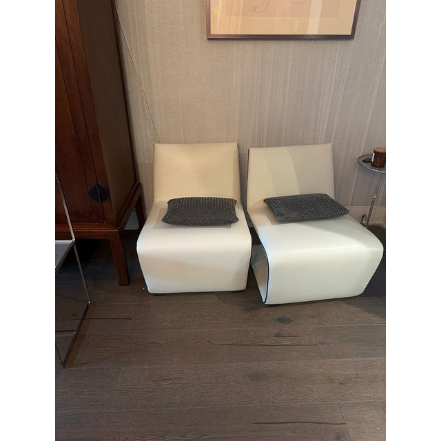 2000 - 2009 Pair of White Leather Chairs Attributed to Minotti For Sale - Image 5 of 5