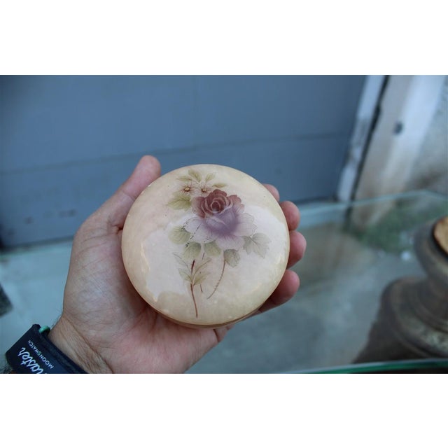 Beige Round Alabaster Jewelry Box, 1960 For Sale - Image 8 of 8