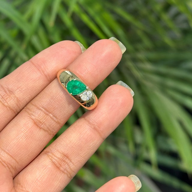 Mid-Century Modern Chunky 18k Gold Emerald Diamond Contemporary Cocktail Ring Size 4 For Sale - Image 3 of 17