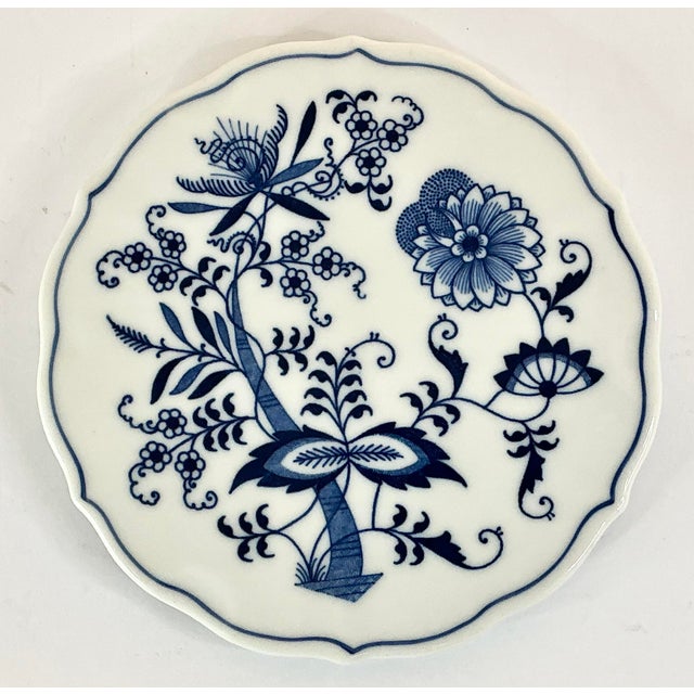 Vintage Home is pleased to present this Blue Danube Trivet from Japan. The vivid Meissen blue onion design features a blue...