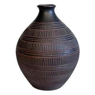 Hand-Thrown Studio Ceramic Vase with Incised Decoration by Eva Kumpmann, Göttingen, Germany, 1960s For Sale