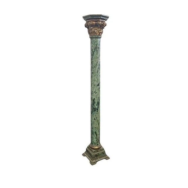 Lacquered and gilded wooden column, decorated to resemble marble, with a capital carved with plant motifs. H. 120 cm...