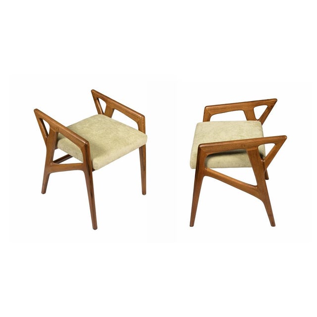687 Stool by Gio Ponti for Cassina, 1950s, in Very Good conditions. Designed 1950 to 1959 I have official proof of...