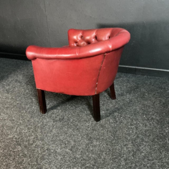Red Leather Button Back Armchair, 1985 For Sale - Image 3 of 8