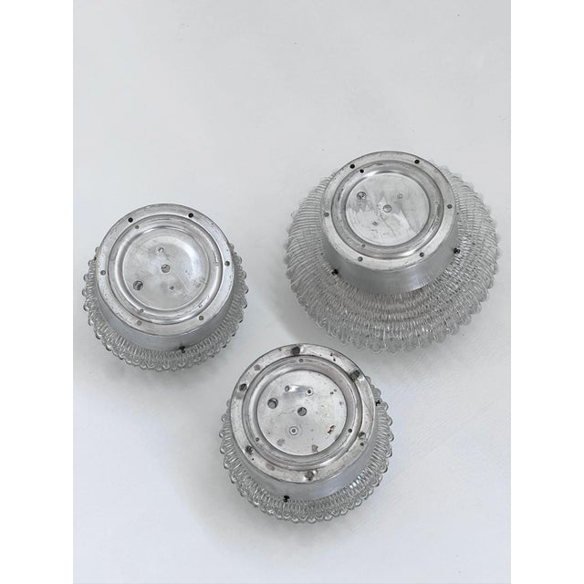 2 small ones, height 20 cm and diameter 22 cm. Large height 20 and diameter 30 cm Up to 250V (Europe/UK Standard).The...