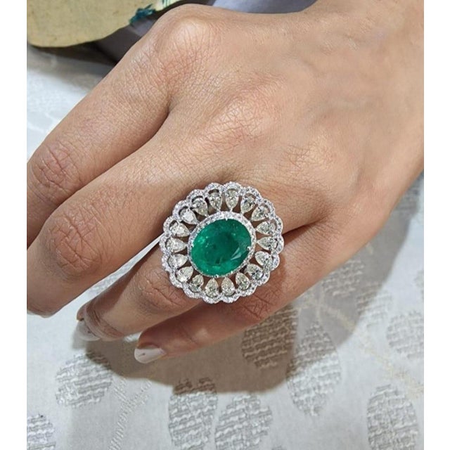 Natural Zambian Emerald Ring with 6.30 Cts and 3.11 Cts Diamond Pears in 14k For Sale In New York - Image 6 of 6