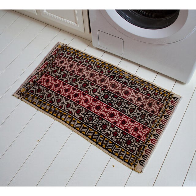 Mid-Century Modern Hand-Woven Braided Small Rug Turkish Jajim Kilim - 22″ × 39″ For Sale - Image 3 of 13