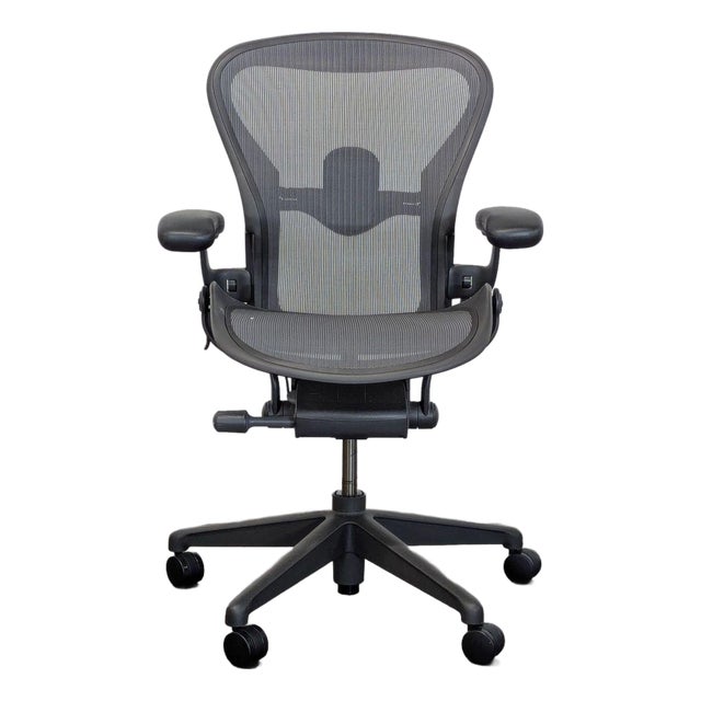 Herman Miller Aeron Ergonomic Mesh Office Chair - Adjustable Armrests For Sale