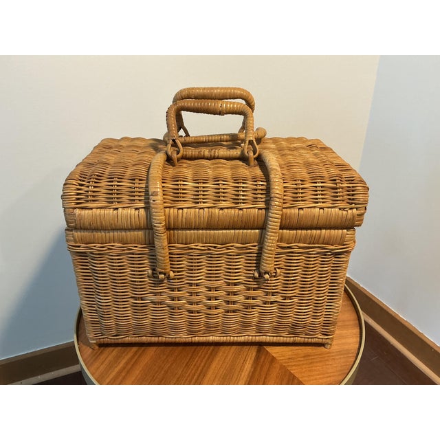 Vintage Wicker Picnic Basket With Double Handles & Latching Straps For Sale In New York - Image 6 of 11