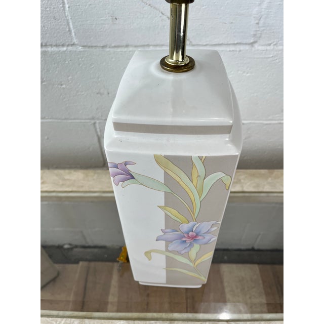 Ivory Vintage Murray Feiss Ceramic Floral Table Lamp, Postmodern Hollywood Regency For Sale - Image 8 of 9