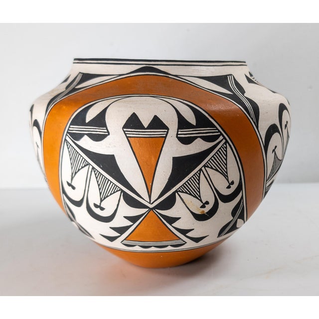 We are selling this nice vibrant and decorative Native American pottery Olla. This Acoma vase has polychrome decoration...