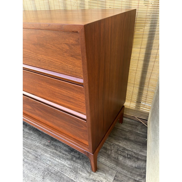 Brown Newly Refinished Mid-Century Modern Sculptural 9-Drawers Dresser. Circa 1960s. For Sale - Image 8 of 18