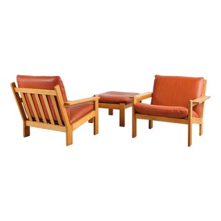 Brutalist Lounge Chairs with Ottoman in Oak and Leather by Tage Poulsen, Denmark, 1960s, Set of 3 For Sale