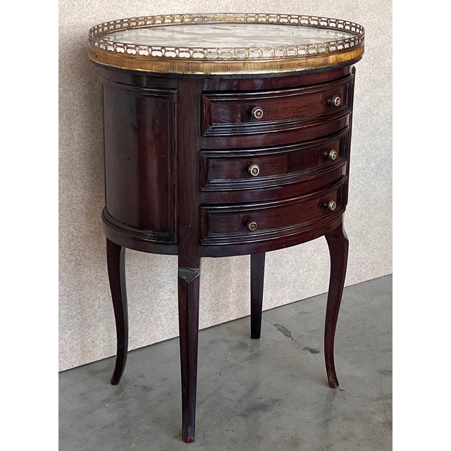 French 19th Century Bouillotte Louis XVI Style, Oval Shaped Bronze and Mahogany Table For Sale - Image 3 of 13