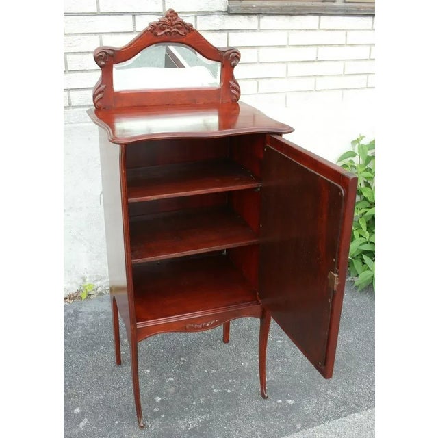 American 19th Century Cherry Wood Cabinet With 2 Mirrors and Key For Sale - Image 3 of 12