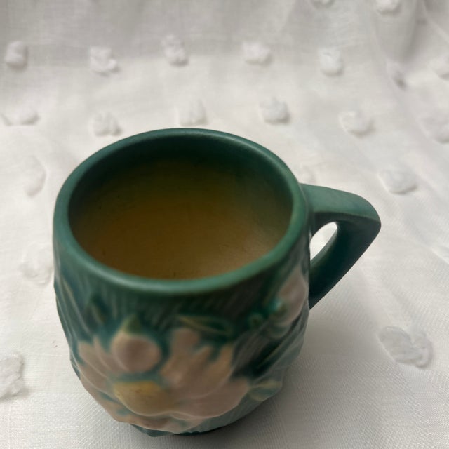 This beautiful Roseville Peony number 2–3 1/2 cup is in excellent condition. The colors are brilliant and the form is...