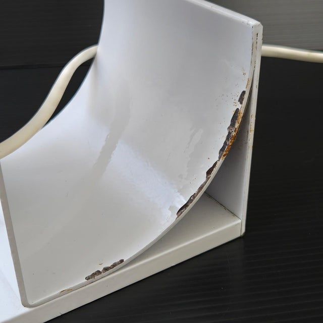 Metal Vintage Table Lamp in White Lacquered Bent Metal, 1970s For Sale - Image 7 of 15