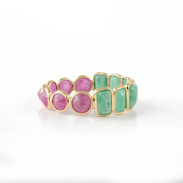 Metal 18k Yellow Gold Emerald Ruby Reversible Band Ring 7 ( All Sizes Available ) For Sale - Image 7 of 10