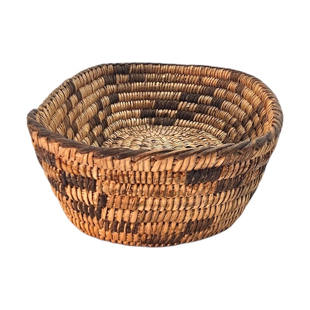 Brown Tohono O’odham Papago Oval Coiled Basket Tray With Coyote Track Motif 8" For Sale - Image 8 of 10