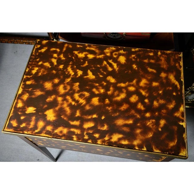 American Lacquered Tortoiseshell Side Table by Henkel-Harris, Virginia For Sale In West Palm - Image 6 of 12