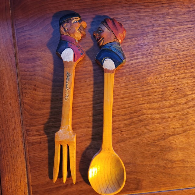 Mid-Century Modern 1950s Luxembourg Man Woman Hand Carved Wood Salad Server Set Italy For Sale - Image 3 of 9