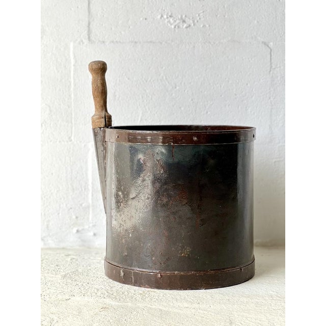 Vintage Copper Bucket, in Very Good conditions. Designed 1890 to 1919