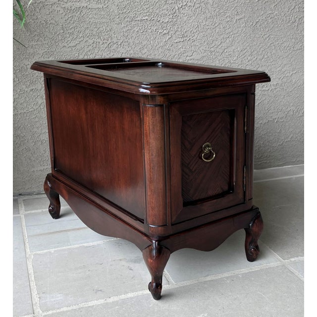 Mid 20th-Century French Provincial-Style Mahogany Chairside/Bedside Cabinet & Media Storage Table For Sale - Image 10 of 18