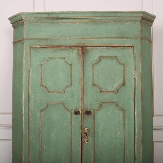 English Corner Cupboard, 18th Century For Sale - Image 4 of 9