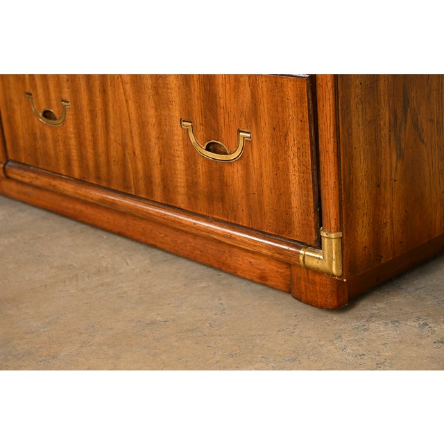 Drexel Heritage Mid-Century Modern Hollywood Regency Campaign Walnut Dresser or Credenza, 1970s For Sale - Image 12 of 16
