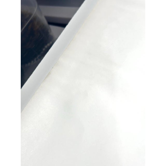 1970s Vintage Vogue Paris Cover Prints (1916 & 1918) - Art Deco Fashion Posters, Unframed Pair For Sale - Image 5 of 6