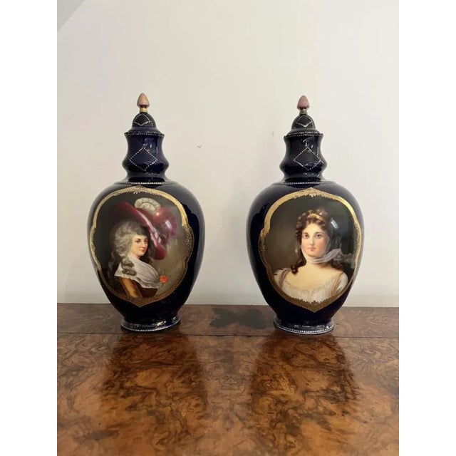 Gold Victorian Porcelain Hand Painted Lidded Vases, 1860s, Set of 2 For Sale - Image 8 of 10