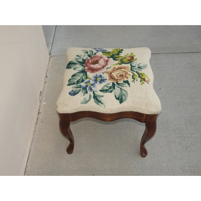 Vintage French Provincial Floral Queen Anne Needlepoint Footstool ~ Bench For Sale In Los Angeles - Image 6 of 15