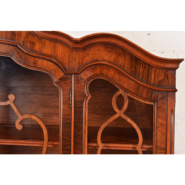 Romweber French Provincial Louis XV Carved Rosewood Inlaid Marquetry Breakfront Bookcase Cabinet, Circa 1920s For Sale - Image 9 of 17