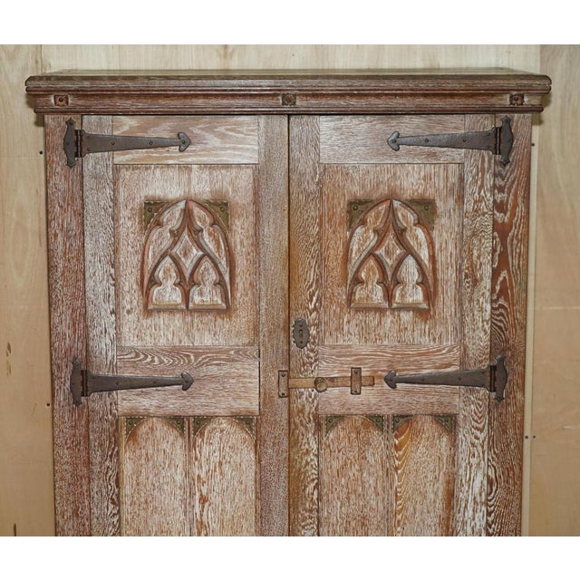 Large Oak Wardrobe from Tudor Furniture, England, 1930s For Sale - Image 3 of 16